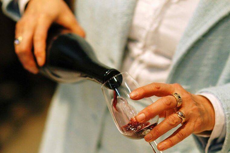 Tasting of red wine